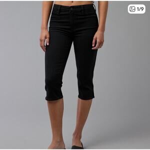 NEW AE High Waist Capri Jeans Next level stretch Size 6